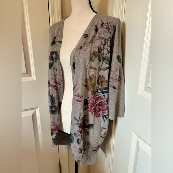 Floral Gray open Cardigan Sweater - Picture 2 of 5